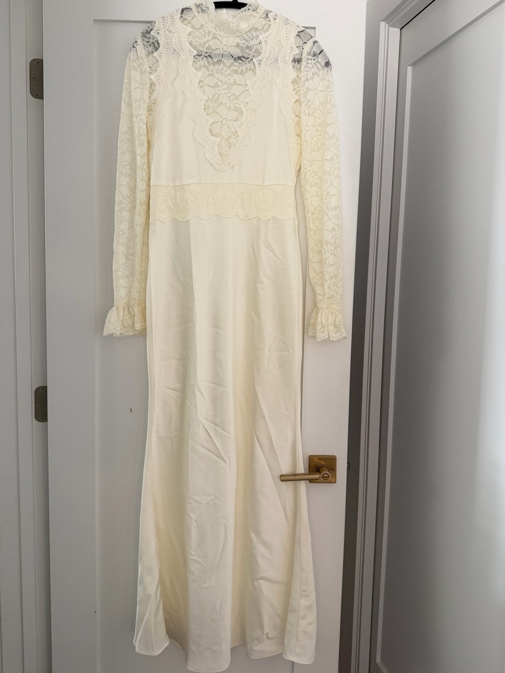 Elliatt Cream Lace Long-Sleeve Maxi Dress